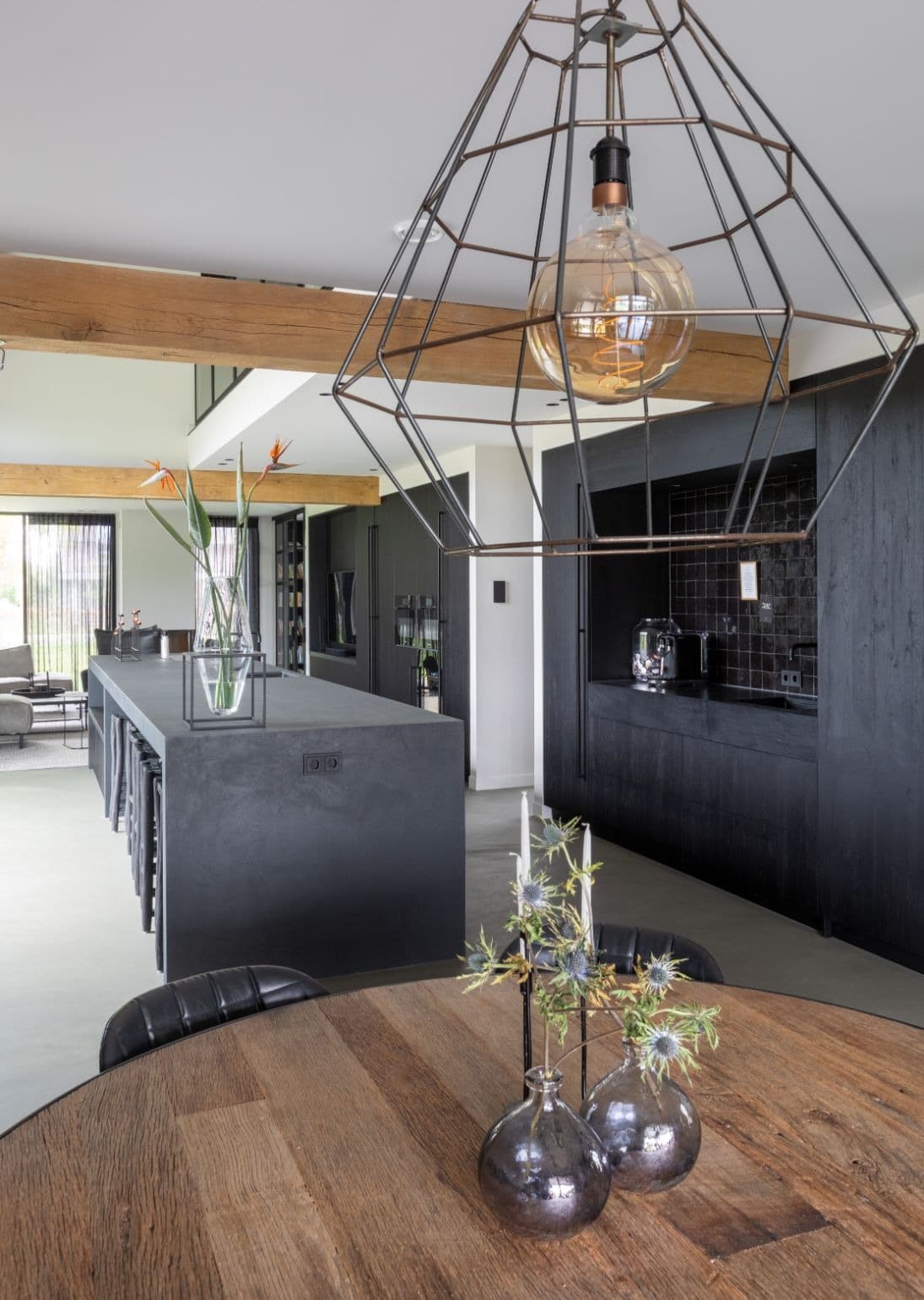 zwarte houten keuken van ginkel keukens 1
