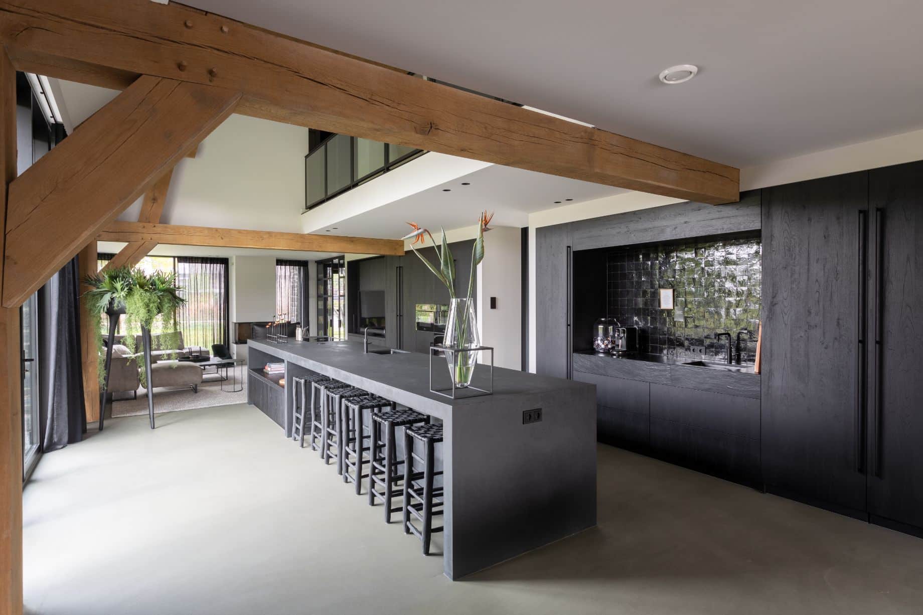 zwarte houten keuken van ginkel keukens 14