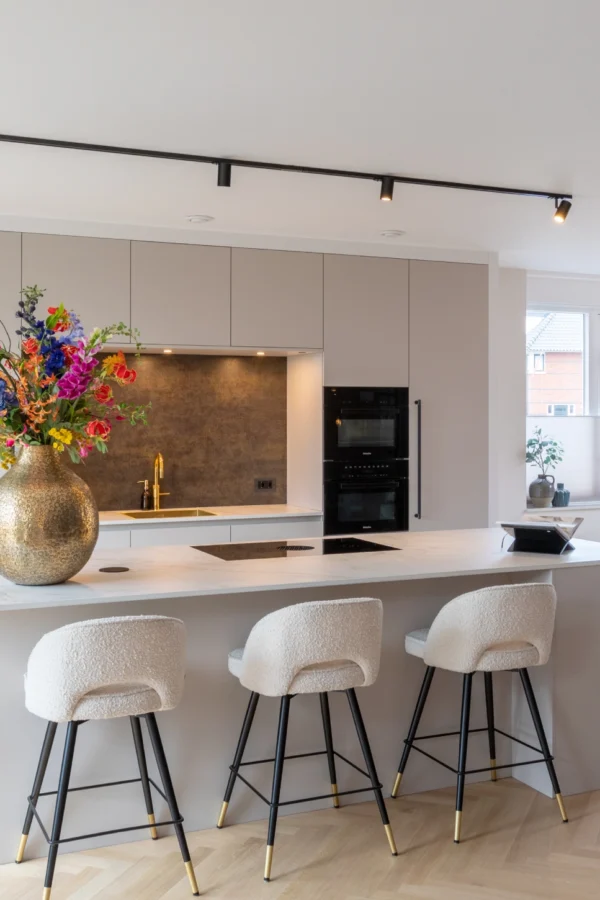 Van Ginkel Keukens beige keuken nieuwbouwwoning desktop
